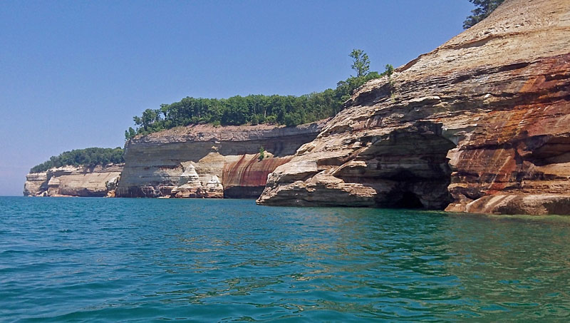 looking back along the pictured rocks cliffs