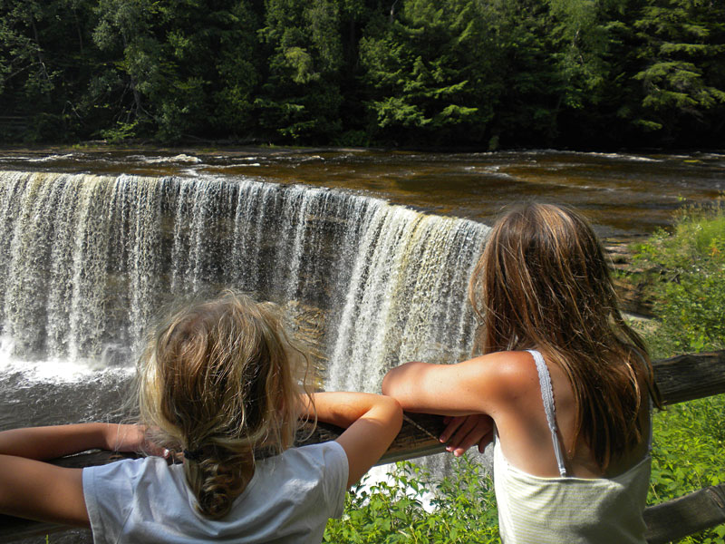 the upper tahquamenon viewing platform