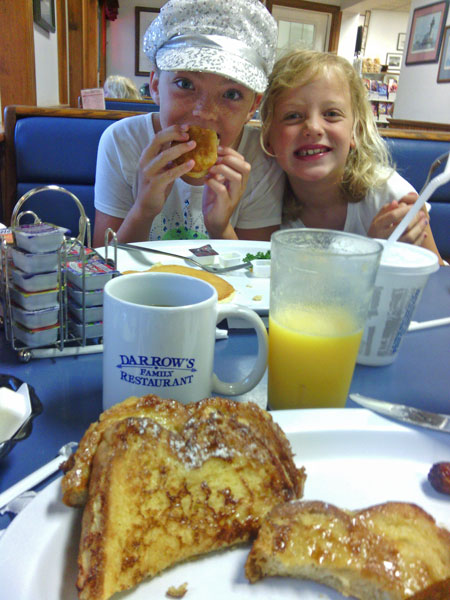 breakfast at darrows family resturant mackinaw city