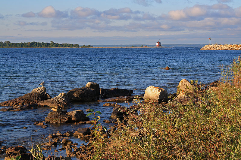 morning sun on the round island lighthouse