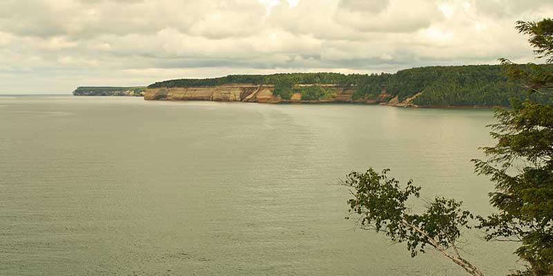 the pictured rocks cliffs overlook