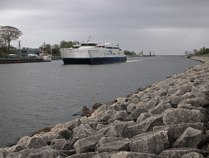 lake express ferry muskegon channel