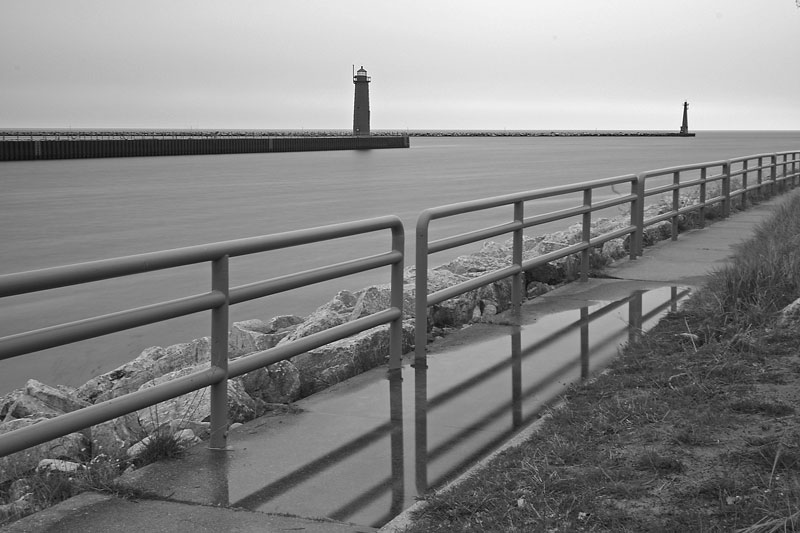 muskegon harbor lighthouse black and white