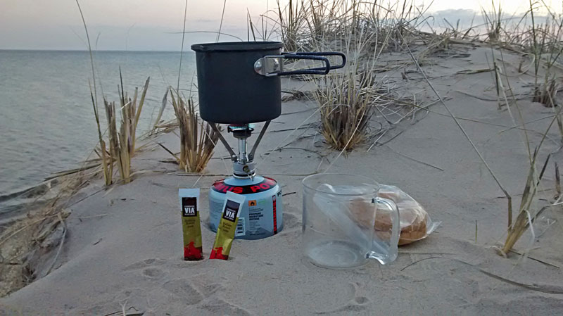 bacpacker breakfast on lake michigan diune