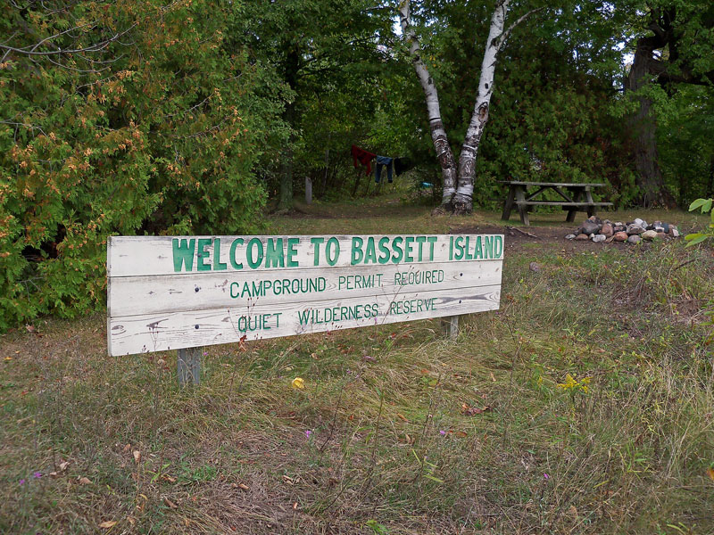 basset island sign