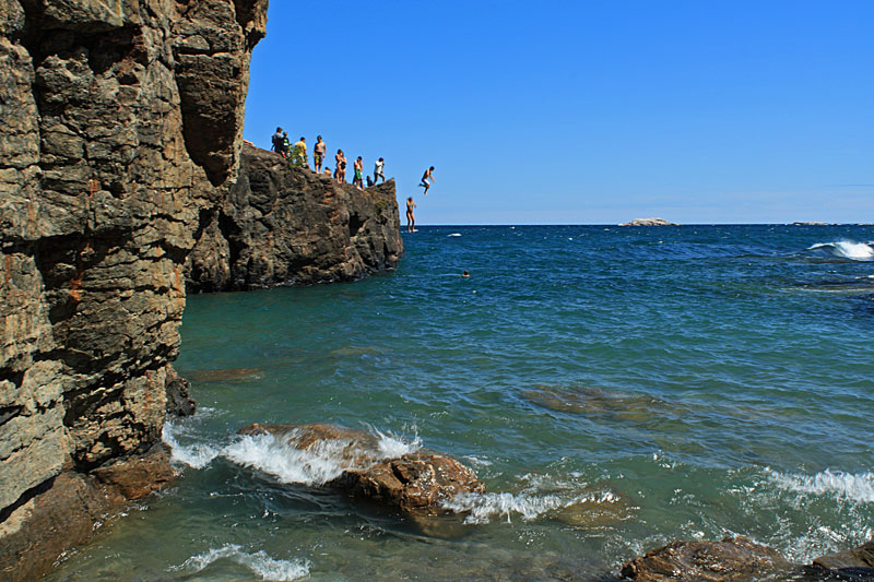 cliff diving at the black rocks presque isle park