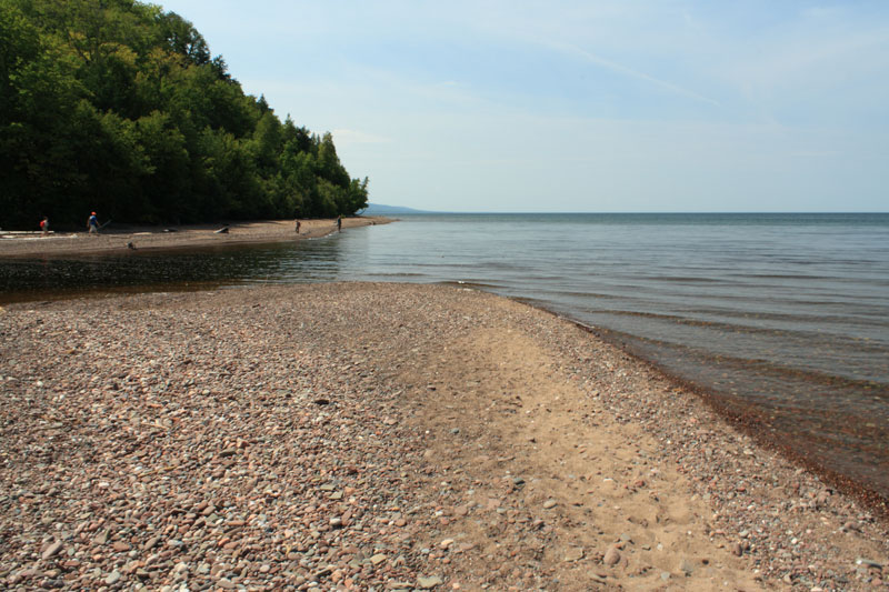 the lake superior beach at the mouth of the presque isle river