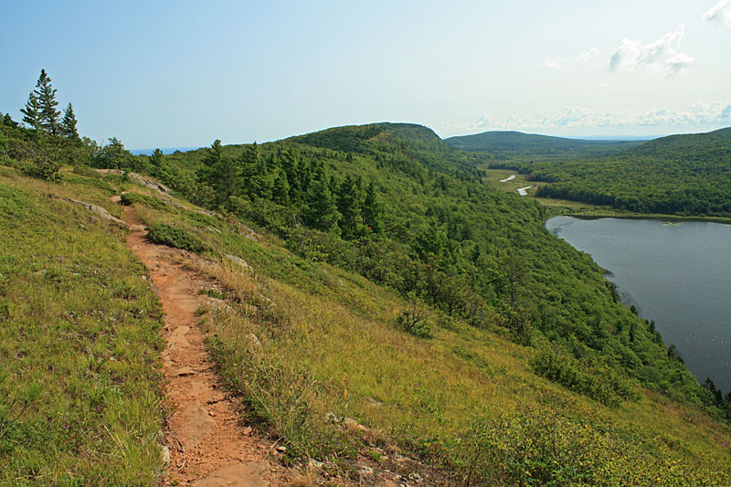 the trail along the lake of the clouds