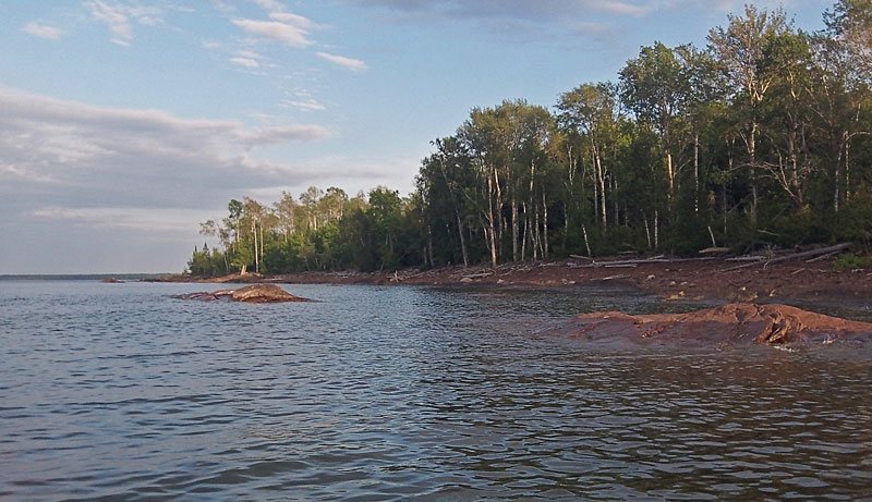 rocky lake superior shoreline