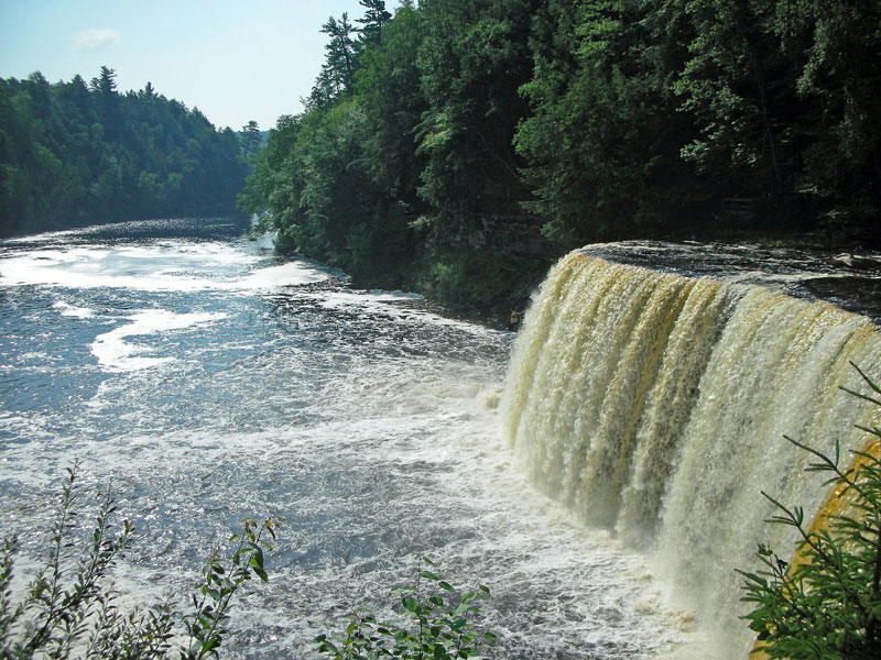 tahquamenon falls